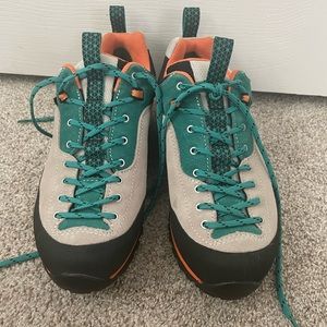 NEW never worn GARMONT hiking shoes size 8